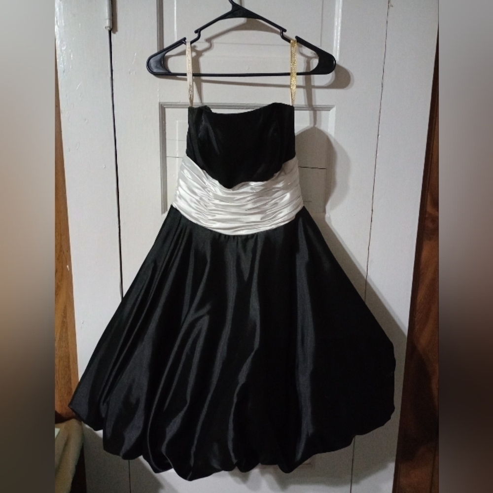 Forever Paris size 4 black and white strapless prom style dress, tulle in bottom